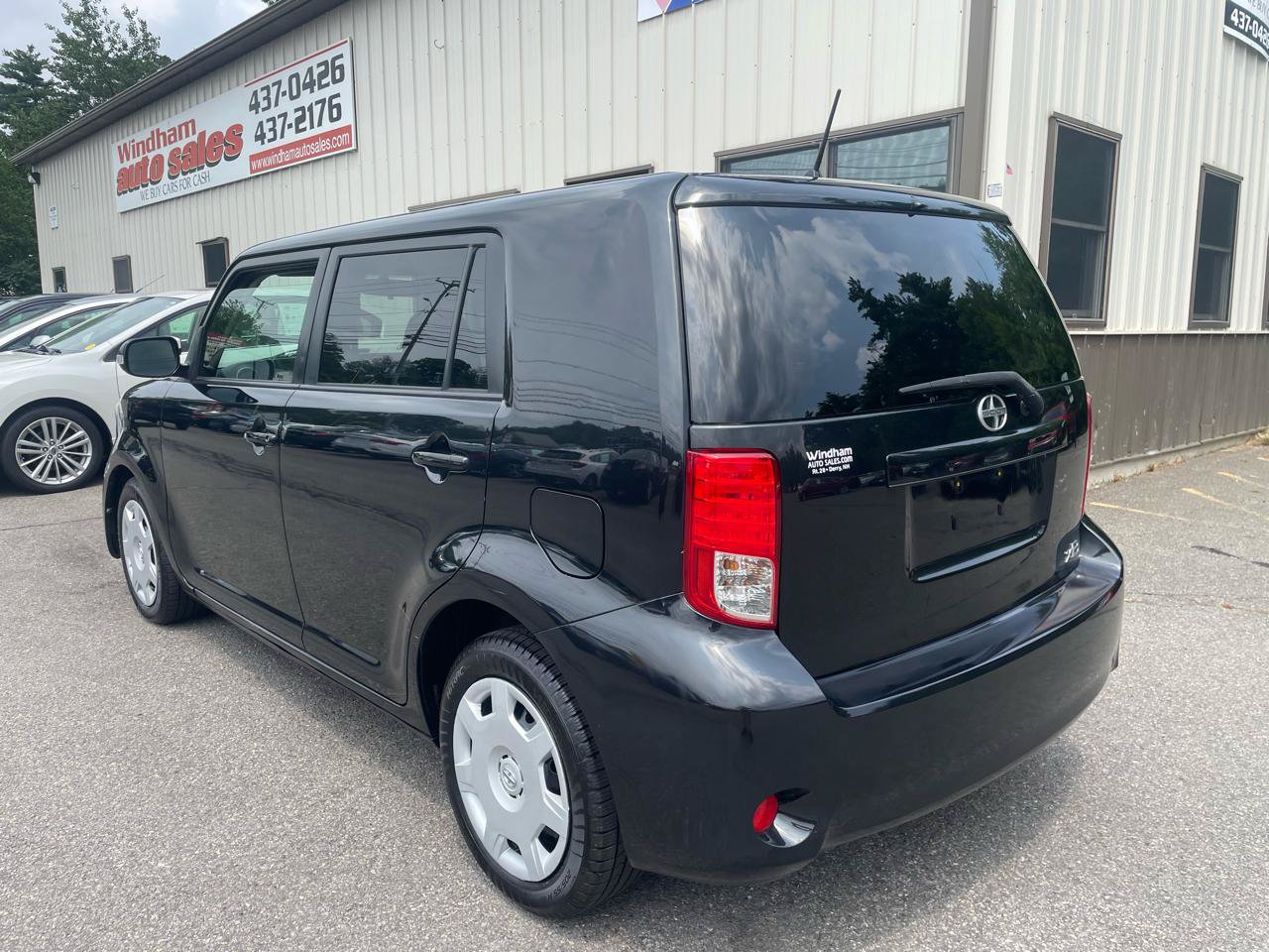 Used 2012 Scion xB FWD image 6