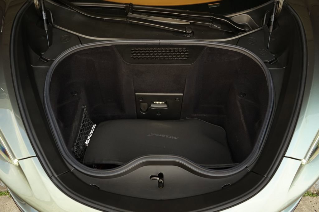 Used 2021 McLaren GT image 20