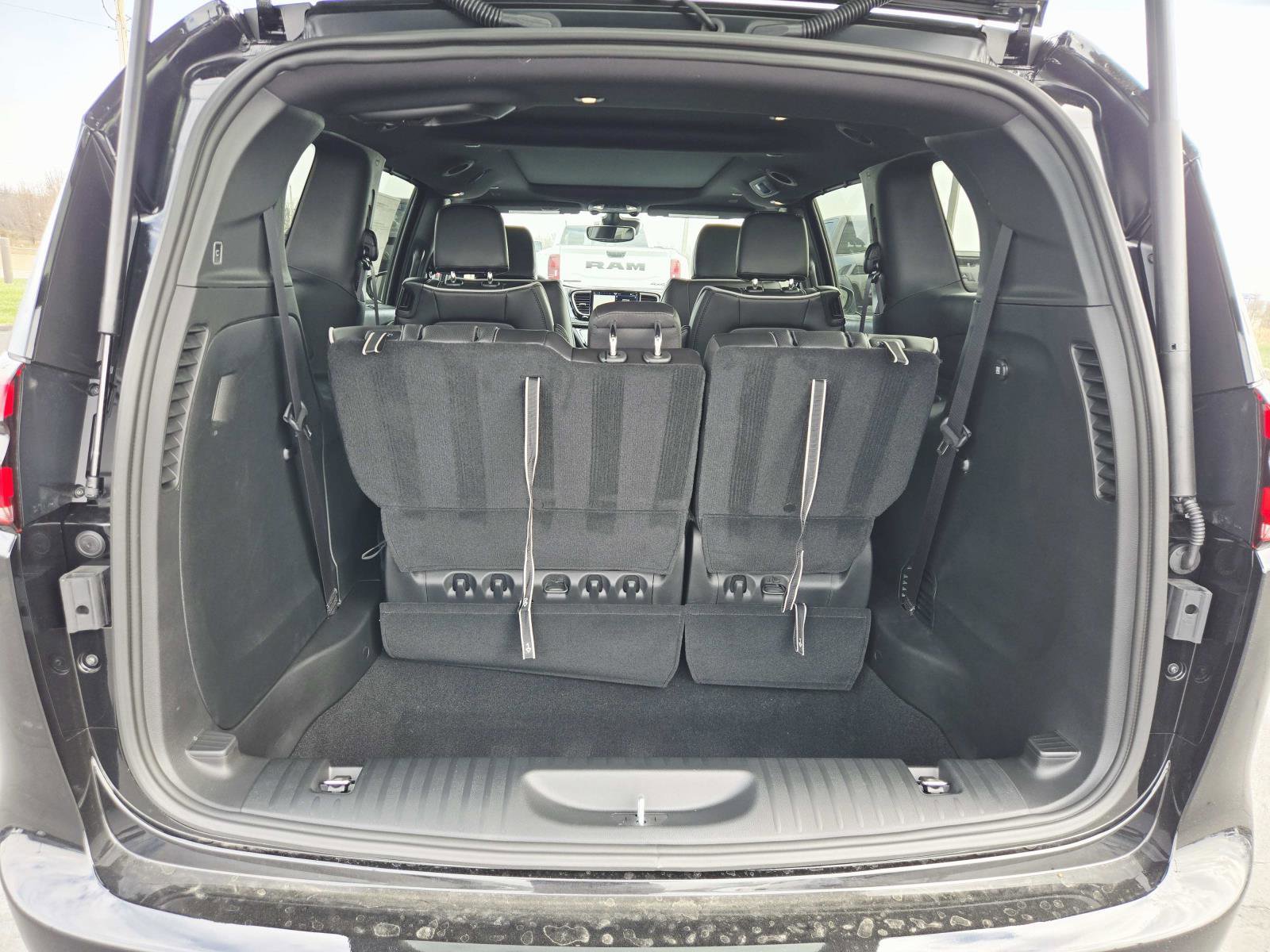 New 2026 Chrysler Pacifica Limited FWD image 15