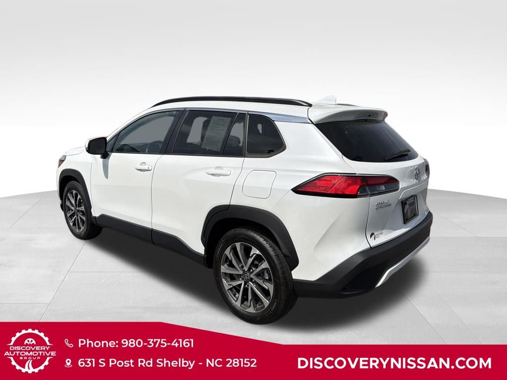 Used 2023 Toyota Corolla Cross XLE w/ Convenience Package image 8