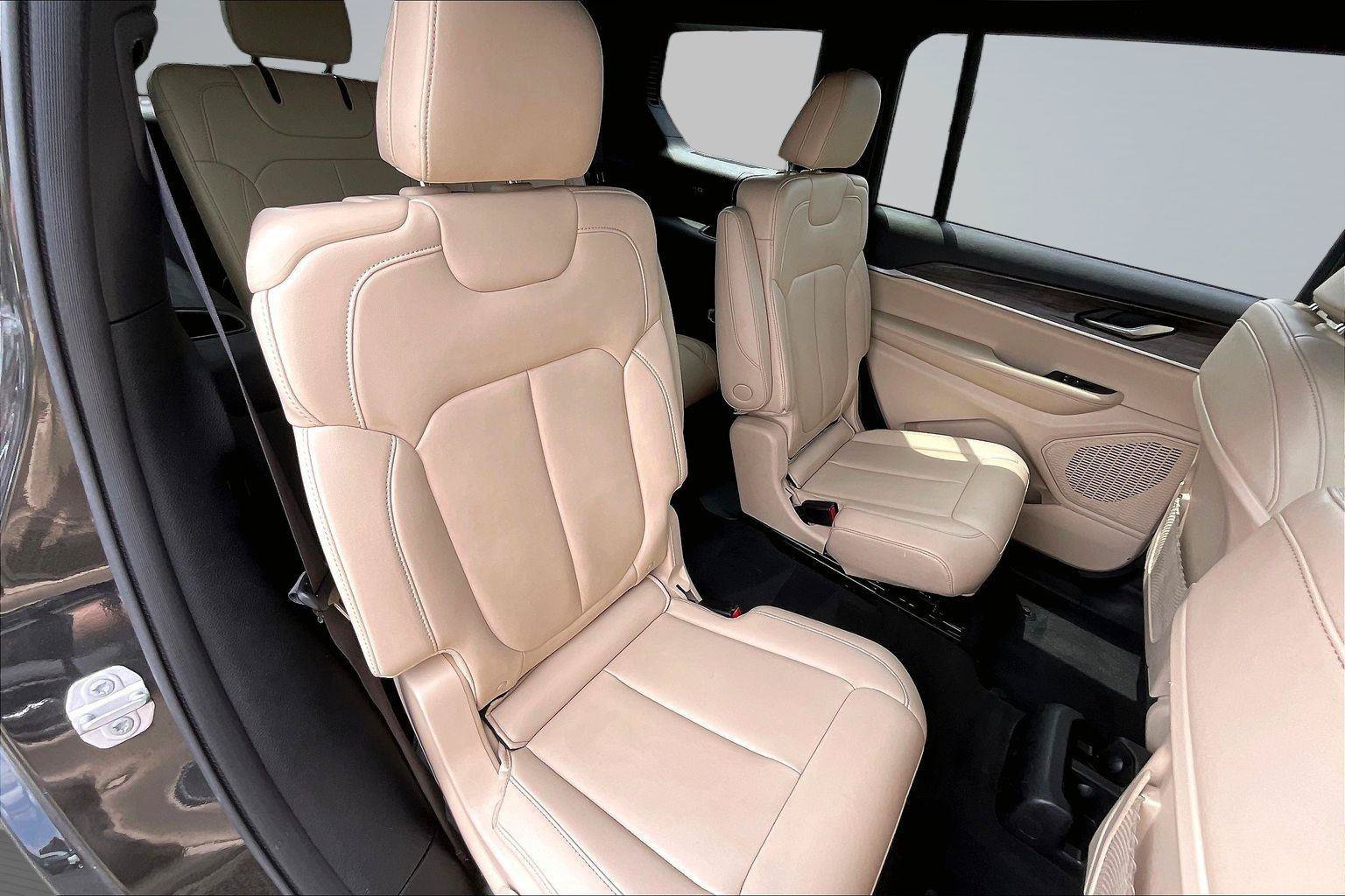 Used 2023 Jeep Grand Cherokee L Limited AWD/4WD image 26