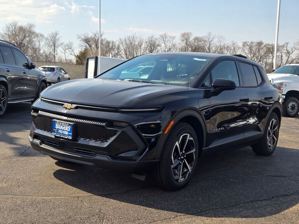New 2026 Chevrolet Equinox EV LT image 3