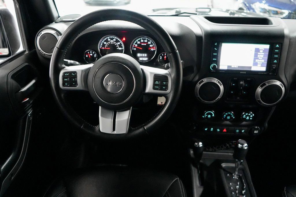 Used 2017 Jeep Wrangler Unlimited Rubicon image 16