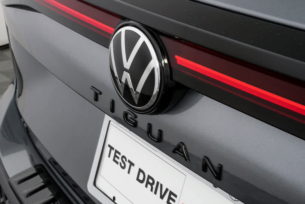 New 2026 Volkswagen Tiguan SE R-Line FWD image 36