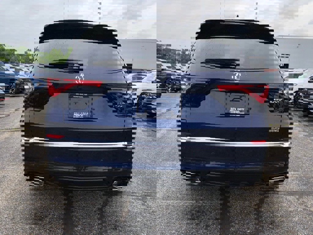 Used 2023 Acura MDX SH-AWD w/ Technology Package image 5