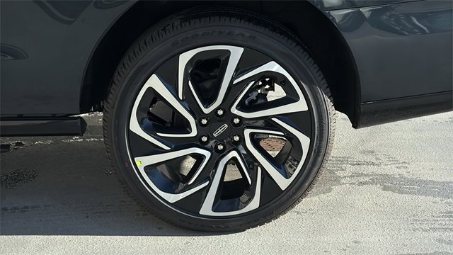 New 2026 Lincoln Navigator Reserve image 4