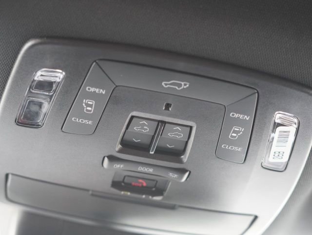 Certified 2025 Toyota Sienna Platinum image 48