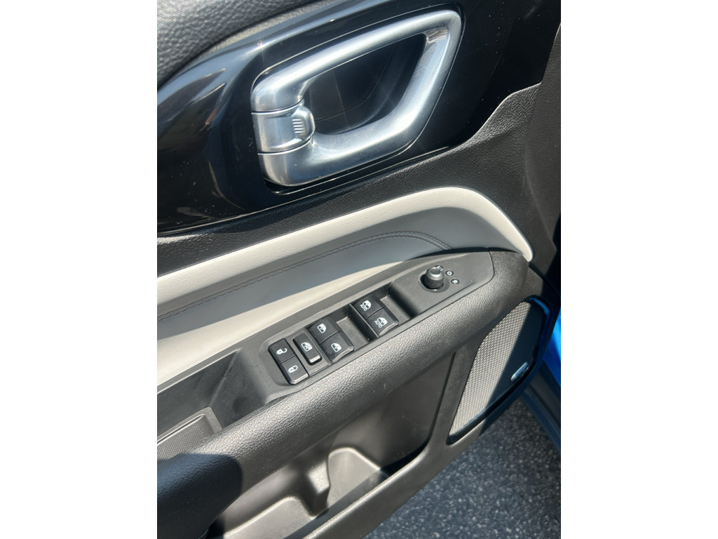 Used 2025 Jeep Compass Limited w/ Sun & Sound Group AWD/4WD image 13