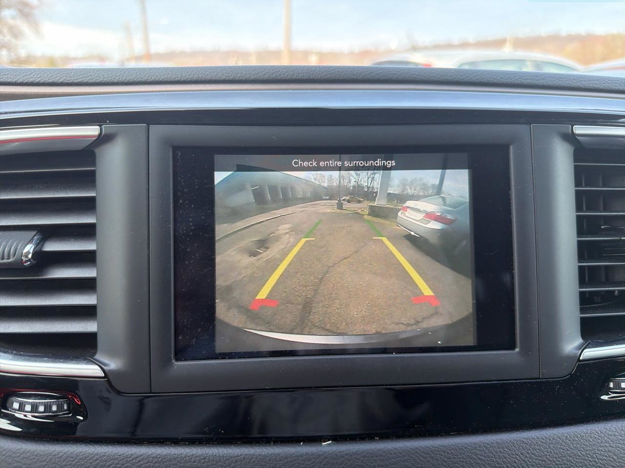 Used 2019 Chrysler Pacifica Touring-L FWD image 28