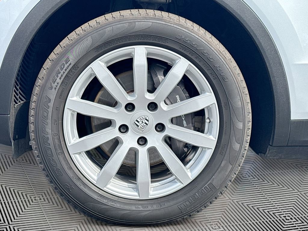 Used 2019 Porsche Cayenne Base image 34
