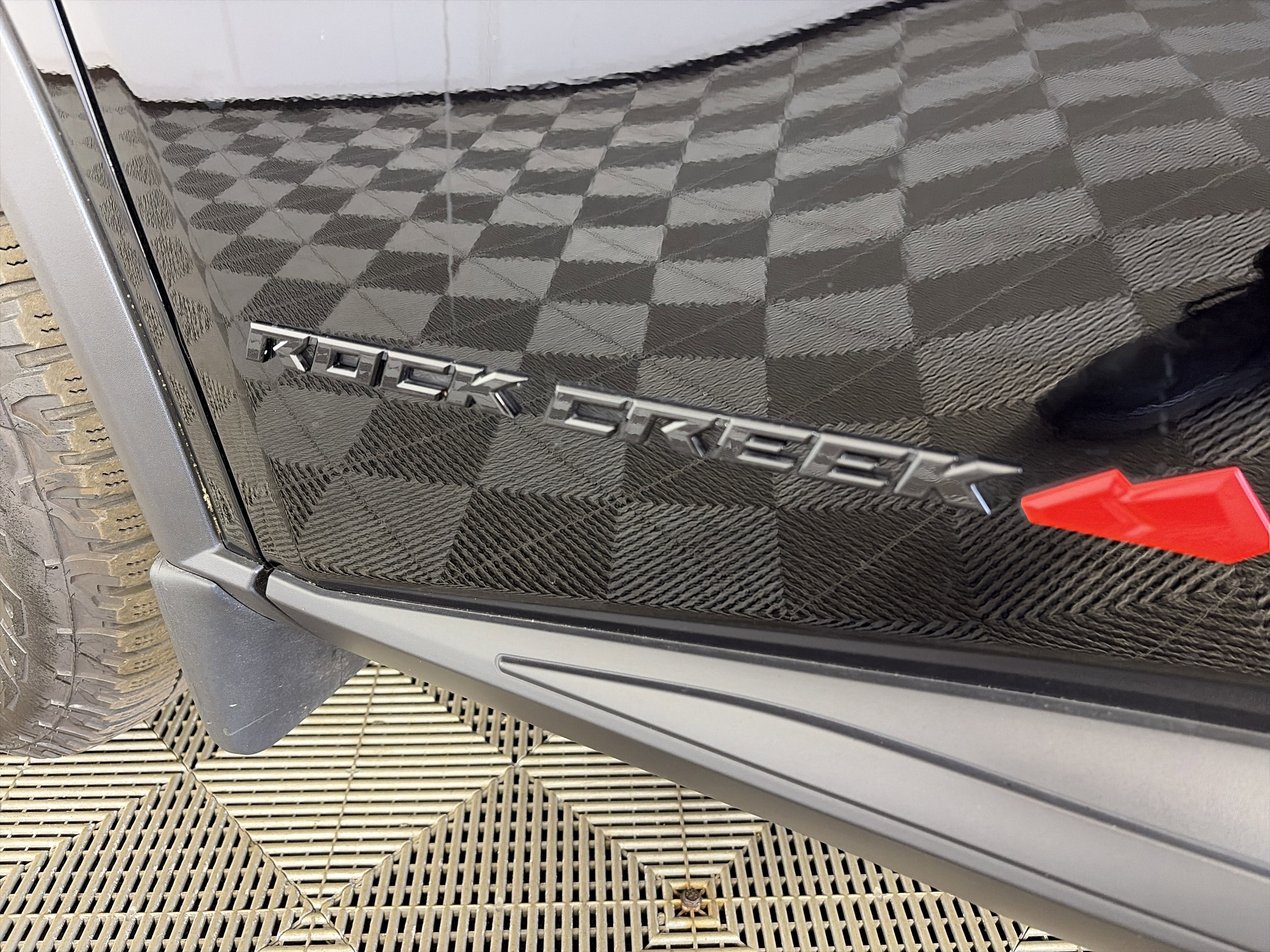 Used 2025 Nissan Rogue SV image 18