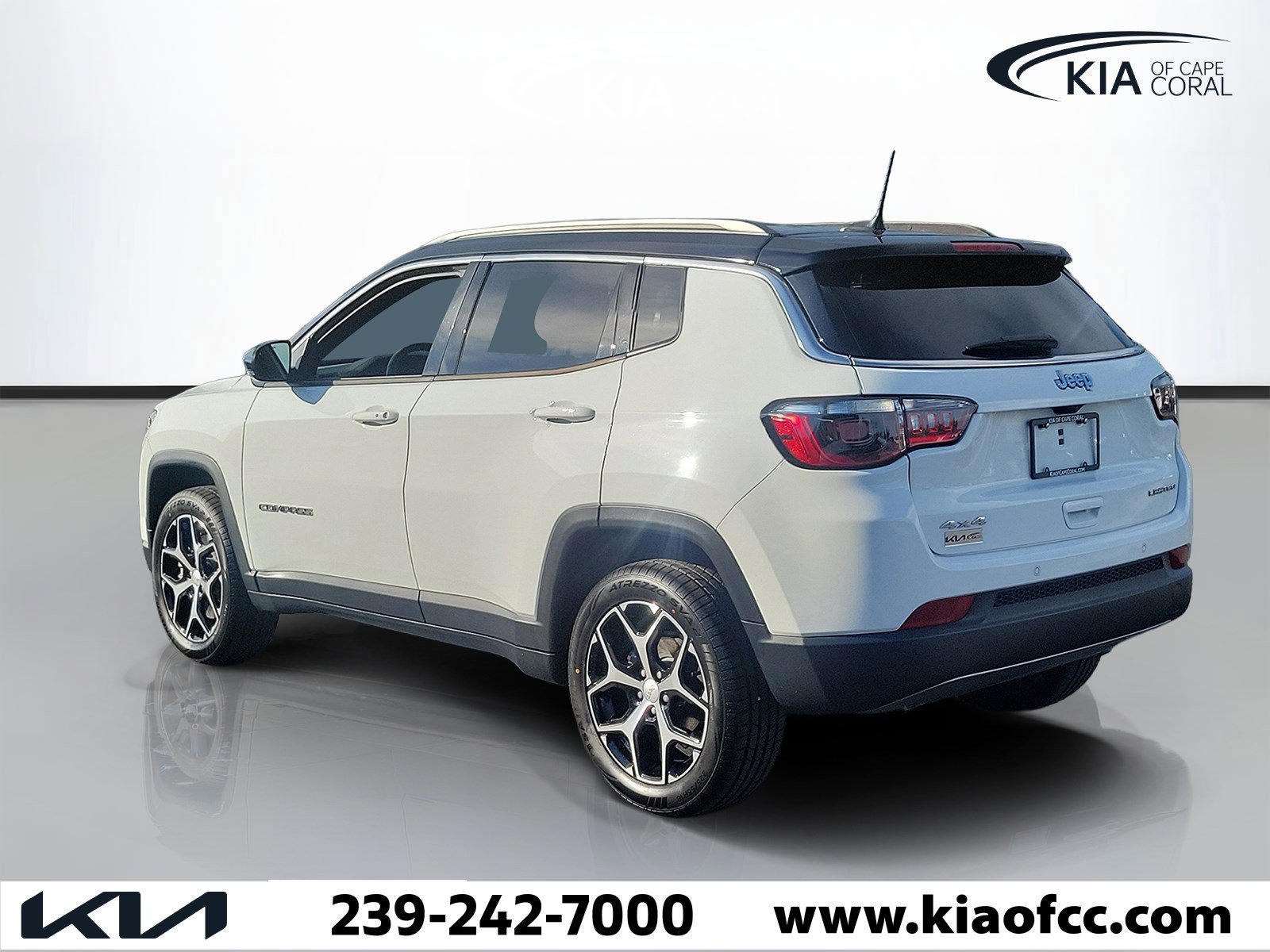 Used 2024 Jeep Compass Limited AWD/4WD image 4