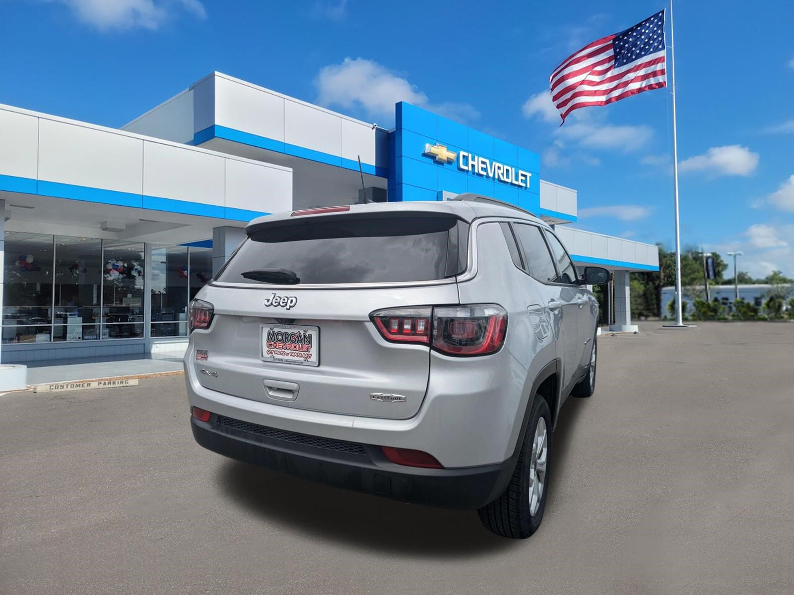 Used 2025 Jeep Compass Latitude AWD/4WD image 3