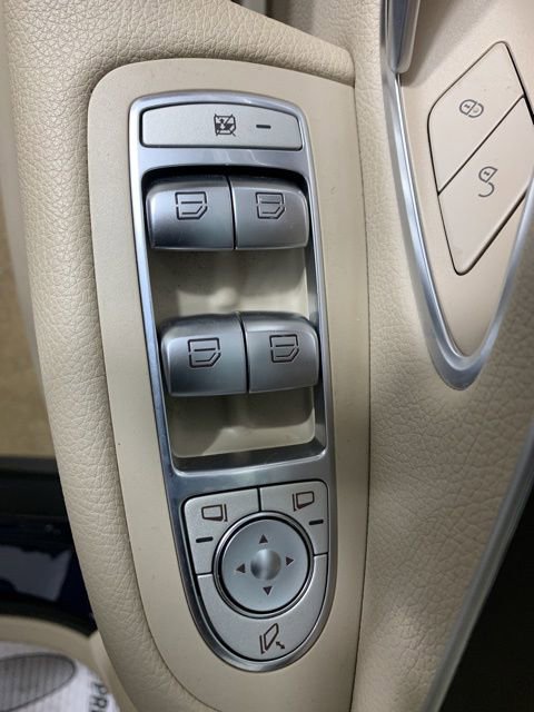 Used 2019 Mercedes-Benz GLC 300 4MATIC image 18