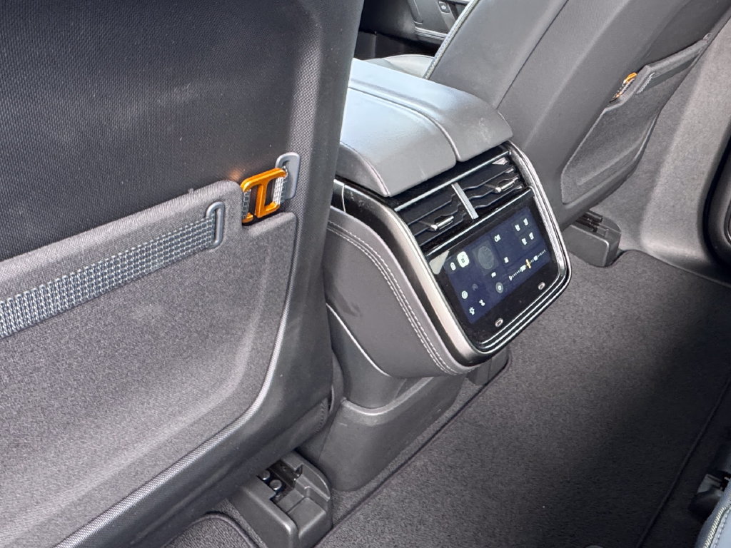 Used 2025 Rivian R1S Adventure Dual AWD/4WD image 39