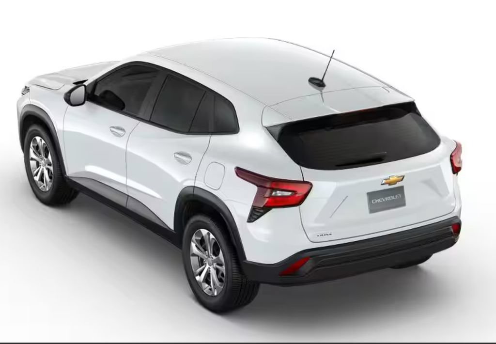 New 2026 Chevrolet Trax ACTIV w/ Driver Confidence Package FWD image 2