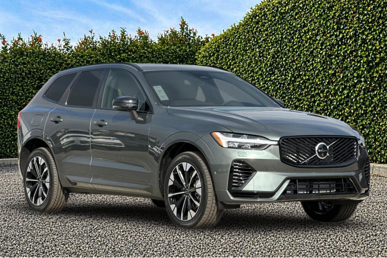 New 2026 Volvo XC60 T8 Plus w/ Climate Package PRO AWD/4WD image 8