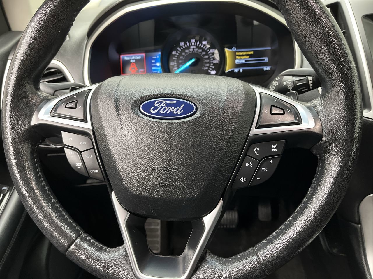Used 2019 Ford Edge SEL w/ Cold Weather Package AWD/4WD image 15