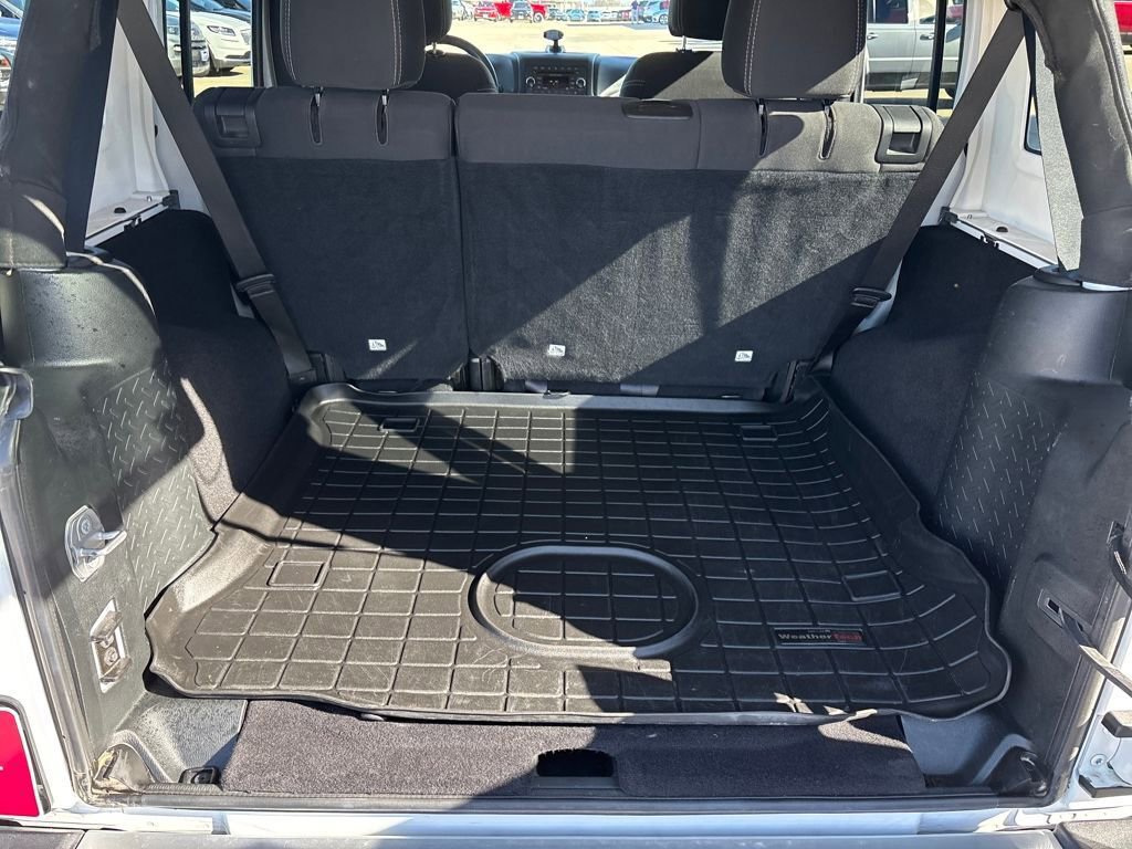 Used 2018 Jeep Wrangler Unlimited Sahara w/ Connectivity Group image 20