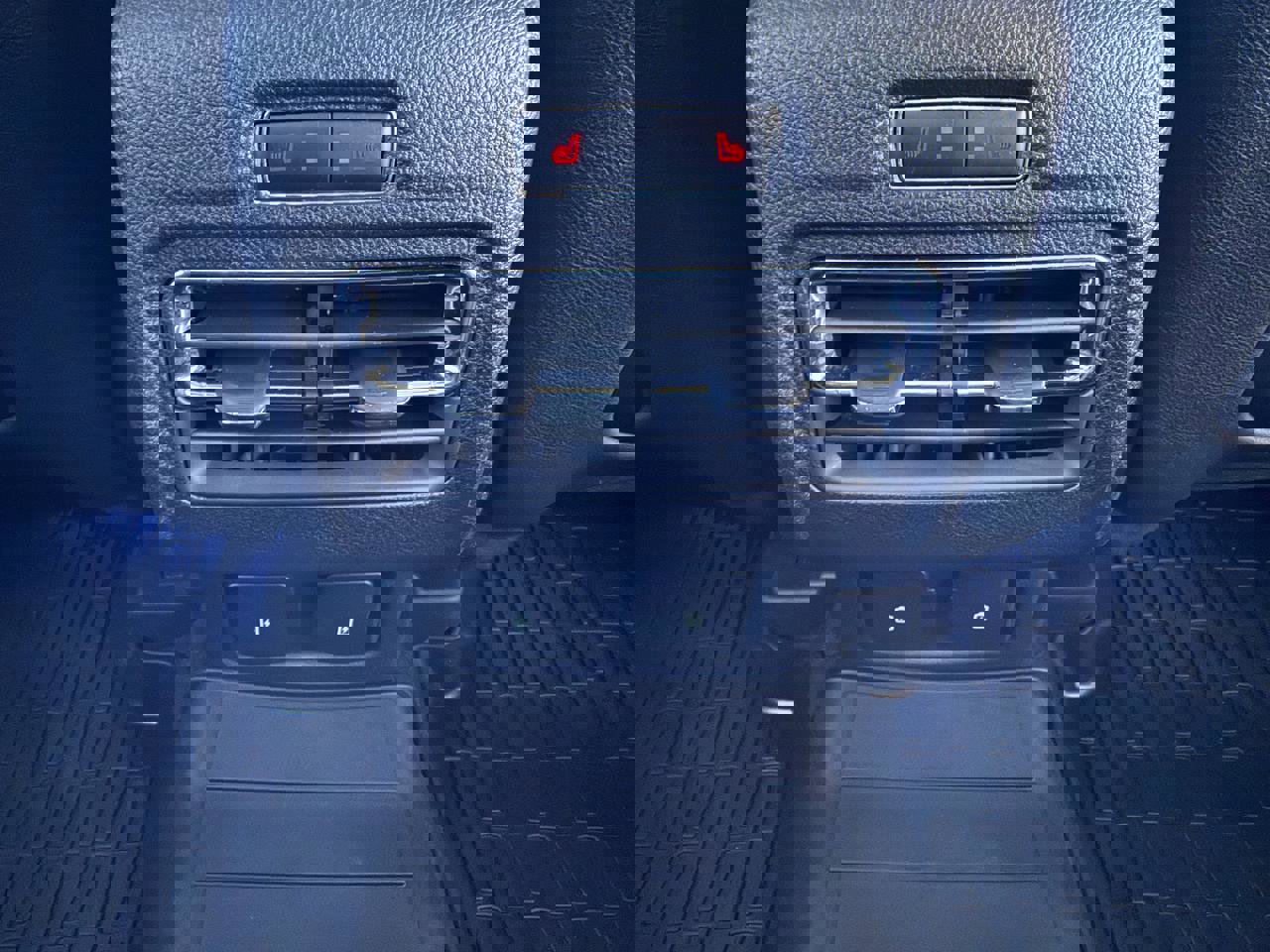 Used 2022 Lincoln Corsair Reserve w/ Equipment Group 201A image 40