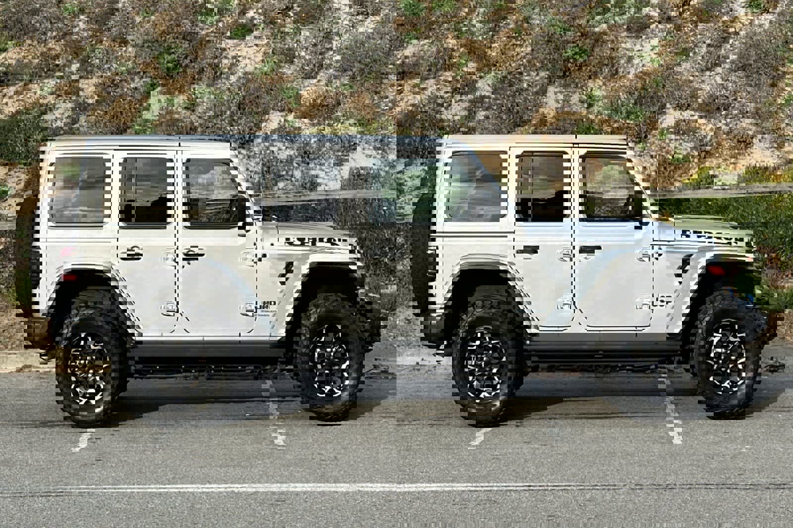 Used 2023 Jeep Wrangler Unlimited Rubicon 4xe w/ Steel Bumper Group image 6