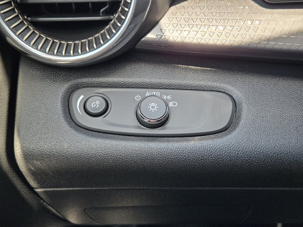 New 2026 Chevrolet Trax ACTIV w/ Driver Confidence Package FWD image 18