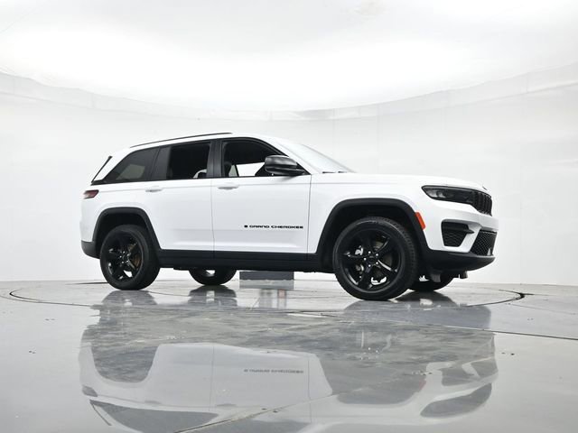 Used 2023 Jeep Grand Cherokee Altitude image 30