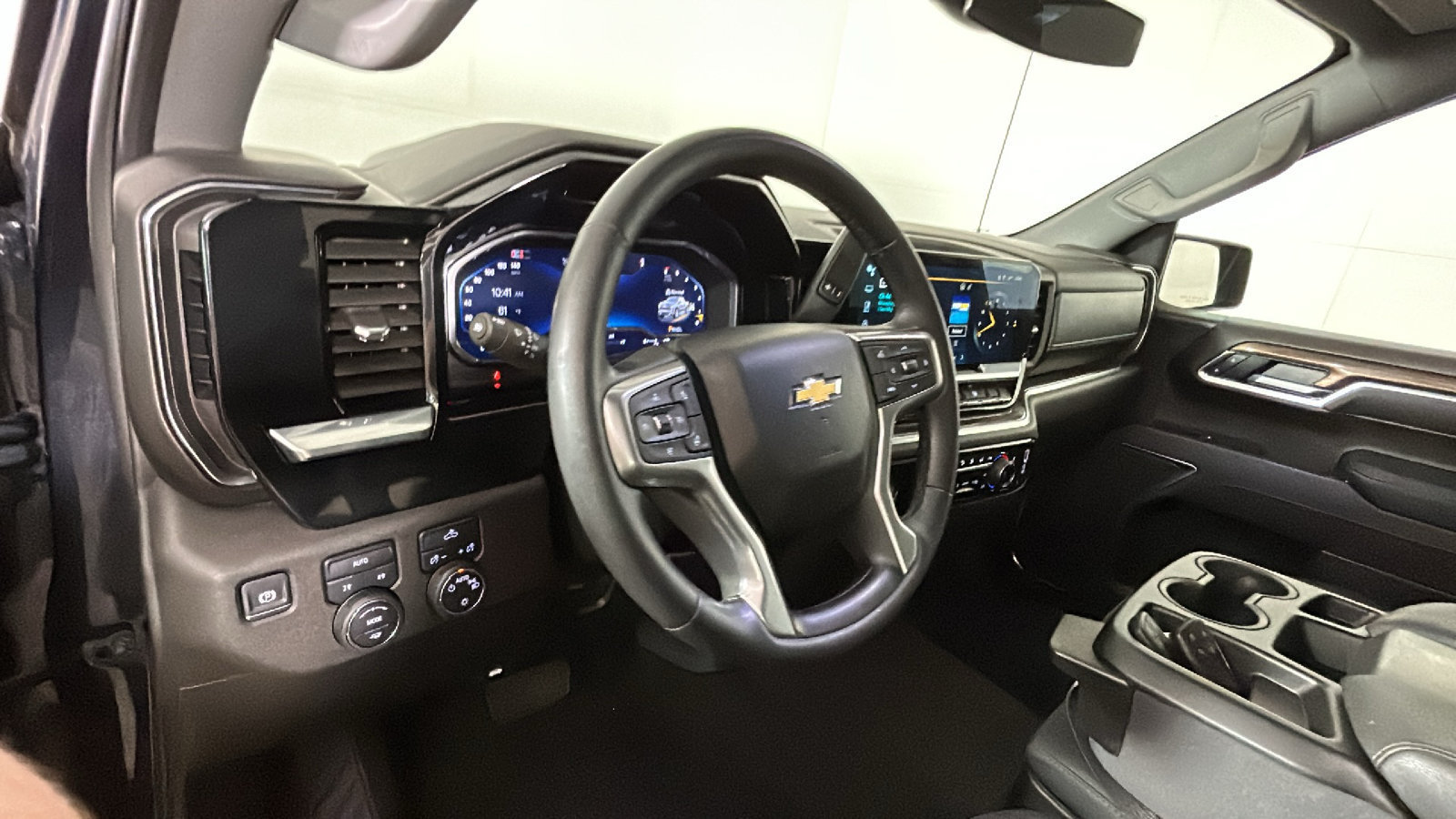 Used 2024 Chevrolet Silverado 1500 LT AWD/4WD image 17