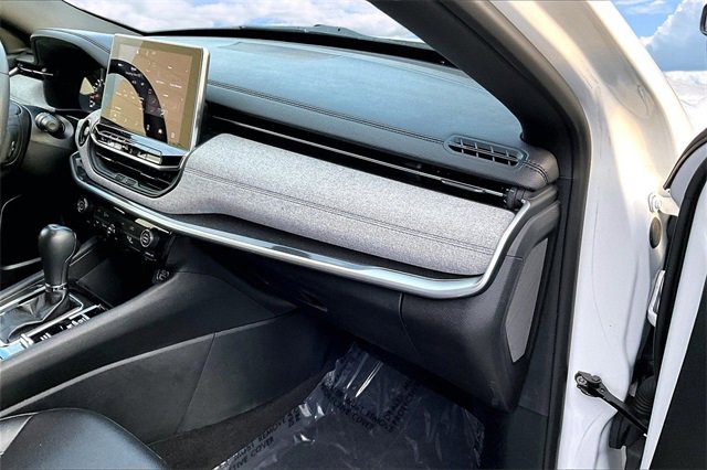 Used 2024 Jeep Compass Latitude image 25