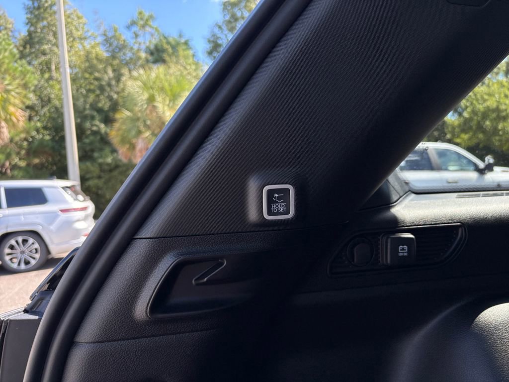 New 2025 Jeep Grand Cherokee Limited image 12
