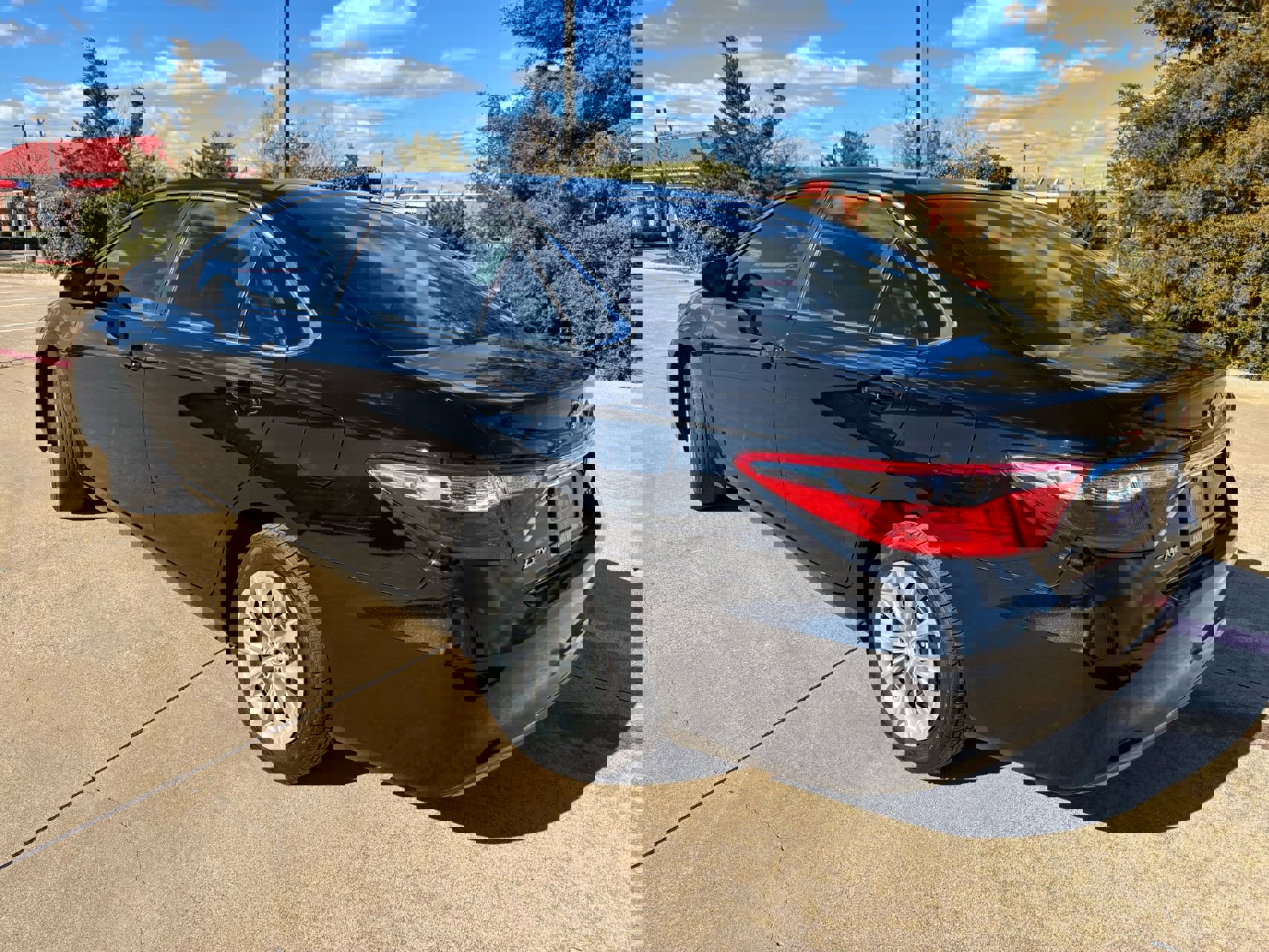 Used 2017 Toyota Camry LE image 8