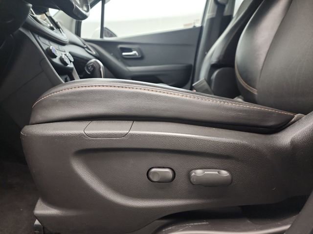 Used 2018 Chevrolet Trax LT w/ LT Convenience Package image 17