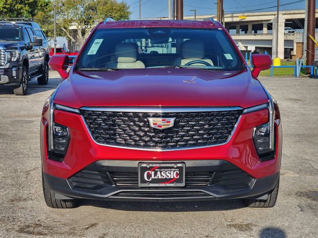 Used 2024 Cadillac XT4 Luxury w/ Cold Weather Package FWD image 2