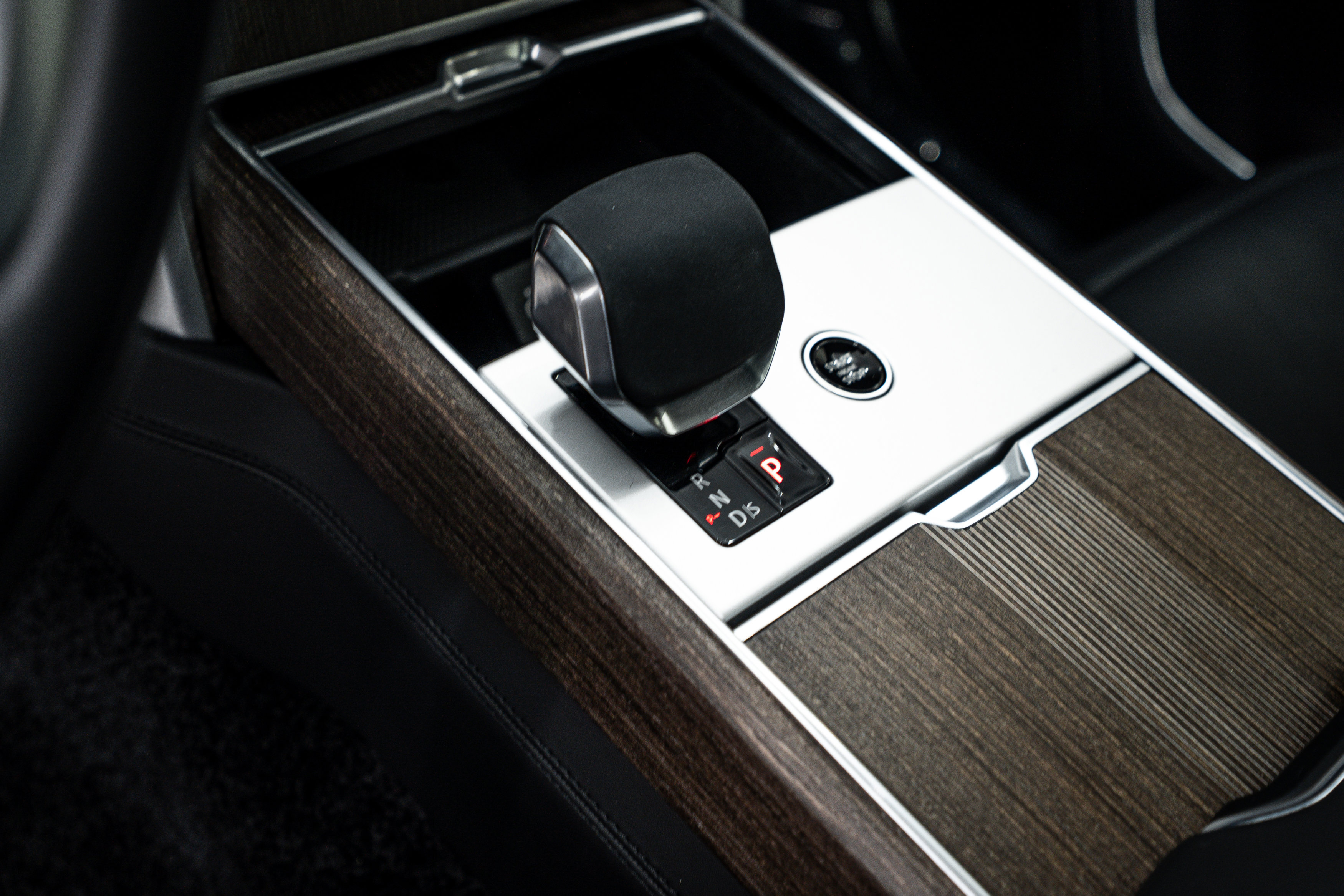 Used 2024 Land Rover Range Rover Long Wheelbase Autobiography image 13