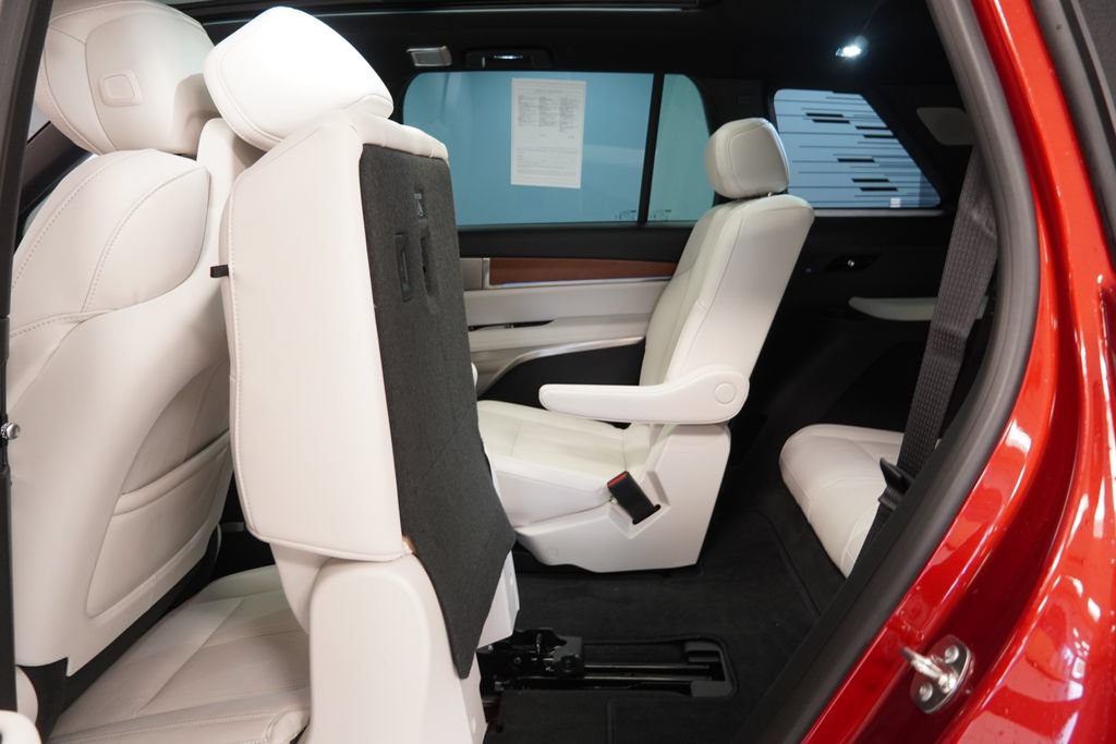 Used 2026 Cadillac Vistiq Sport AWD/4WD image 29