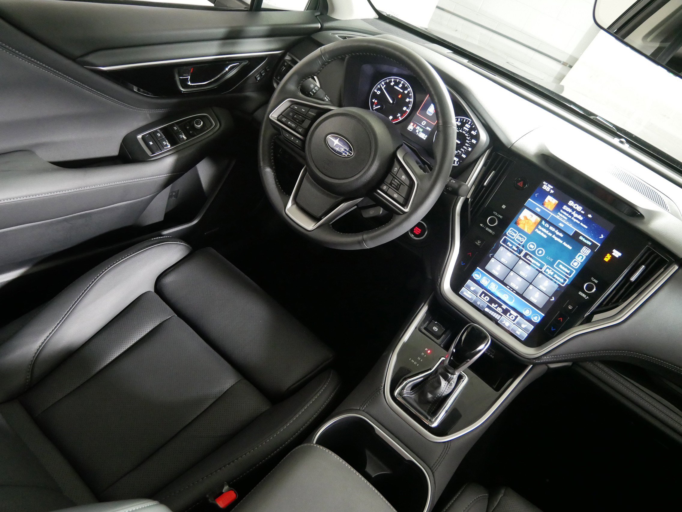 Used 2025 Subaru Outback Limited AWD/4WD image 9