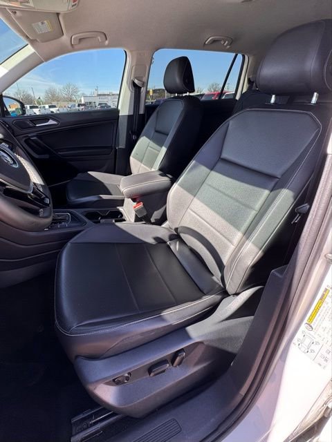 Used 2021 Volkswagen Tiguan SE FWD image 11