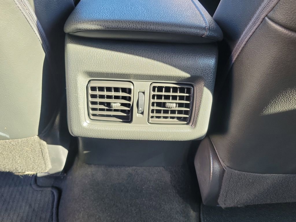 Used 2018 Toyota Camry XLE image 11