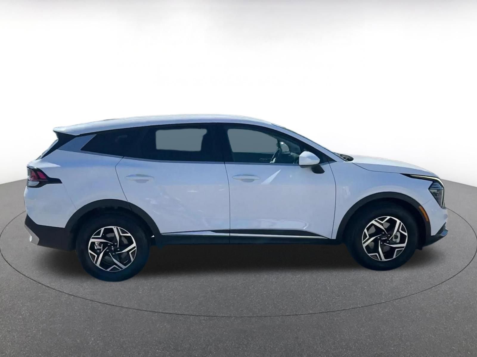 Used 2025 Kia Sportage LX FWD image 16
