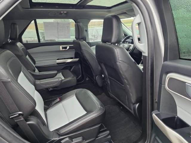 Used 2023 Ford Explorer XLT w/ Equipment Group 202A AWD/4WD image 14