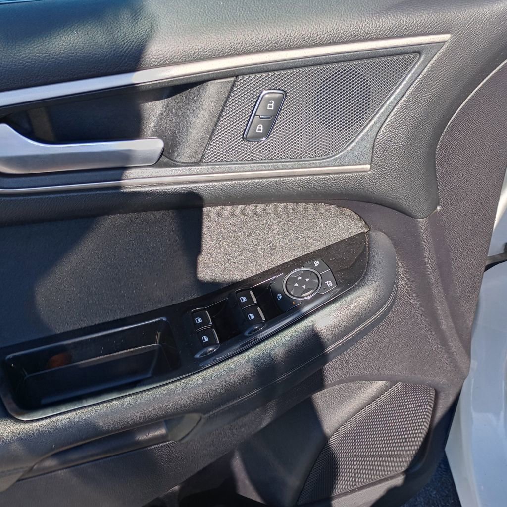 Used 2018 Ford Edge SEL image 12