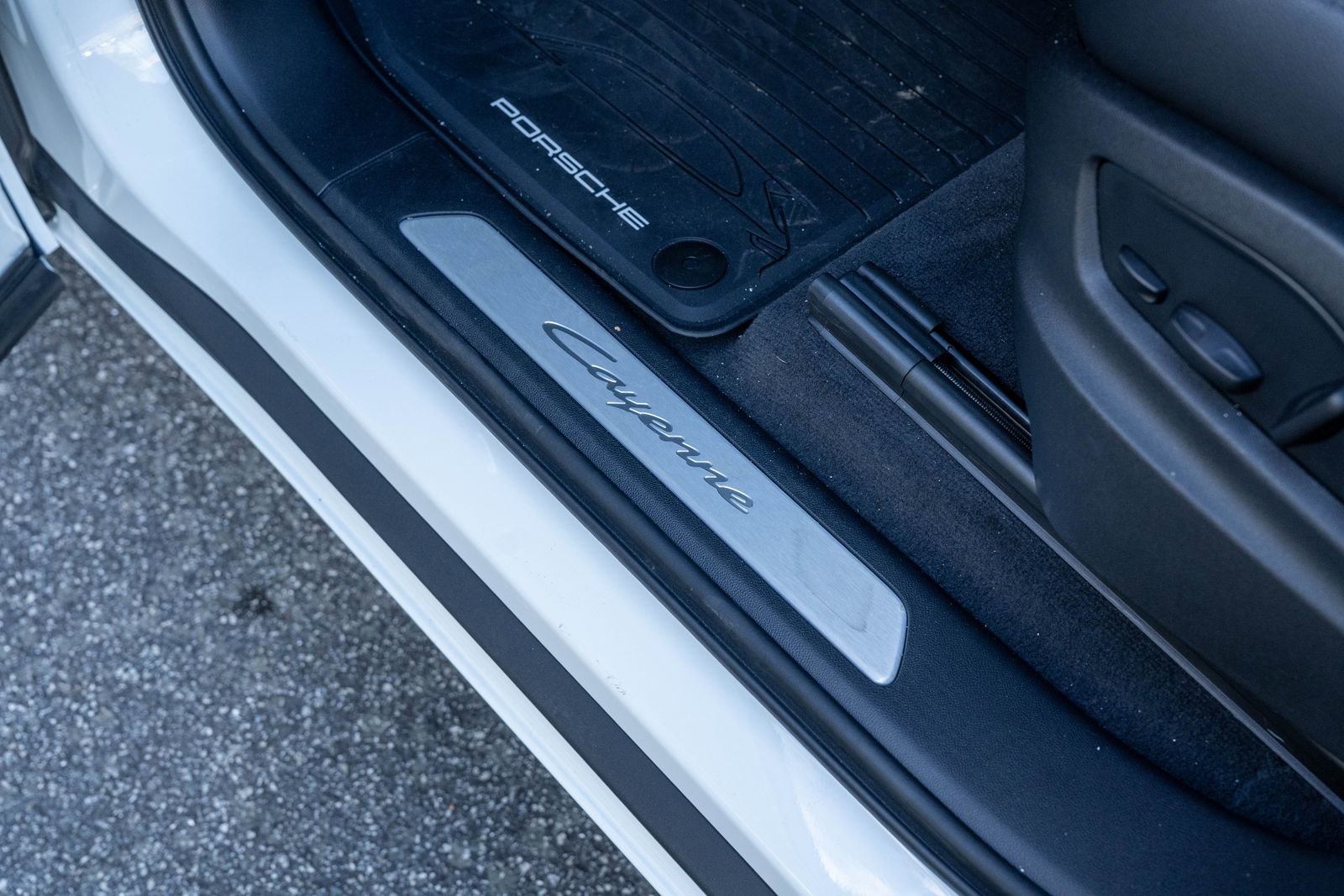 Certified 2025 Porsche Cayenne image 23