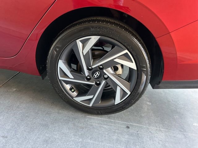 Certified 2025 Hyundai Elantra Sport image 39
