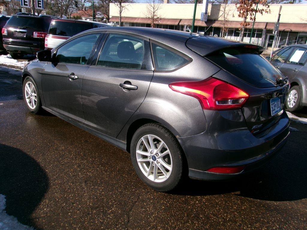 Used 2016 Ford Focus SE FWD image 2