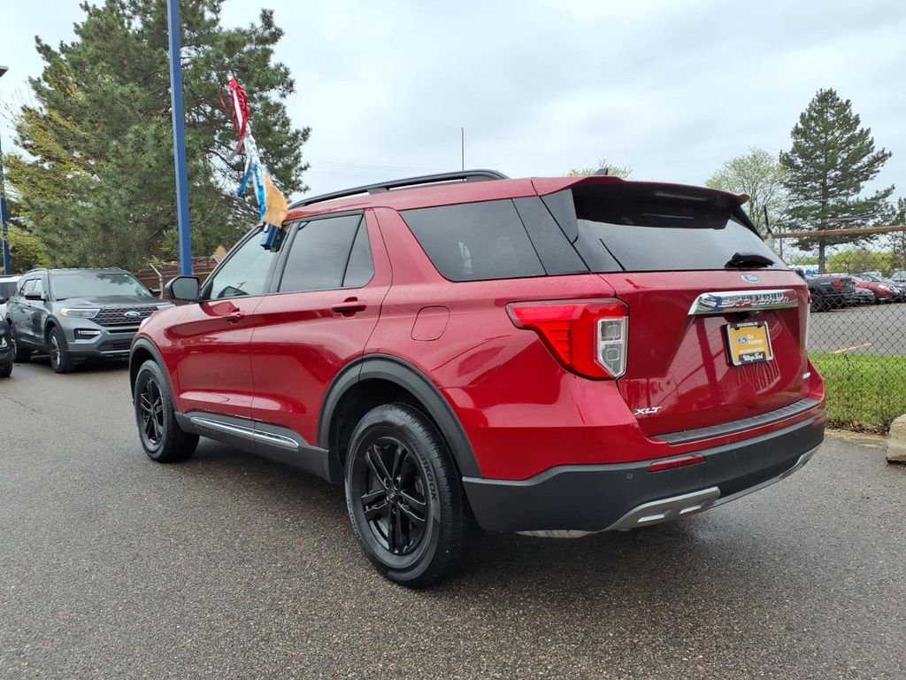 Used 2023 Ford Explorer XLT w/ Equipment Group 202A AWD/4WD image 9