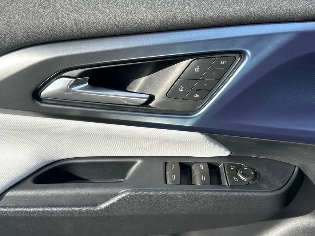 New 2026 Chevrolet Equinox EV LT image 14