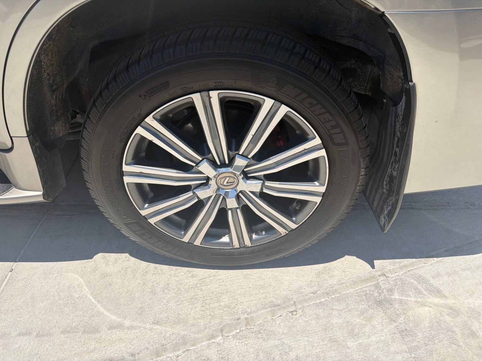 Used 2016 Lexus LX 570 4WD w/ Luxury Package image 9
