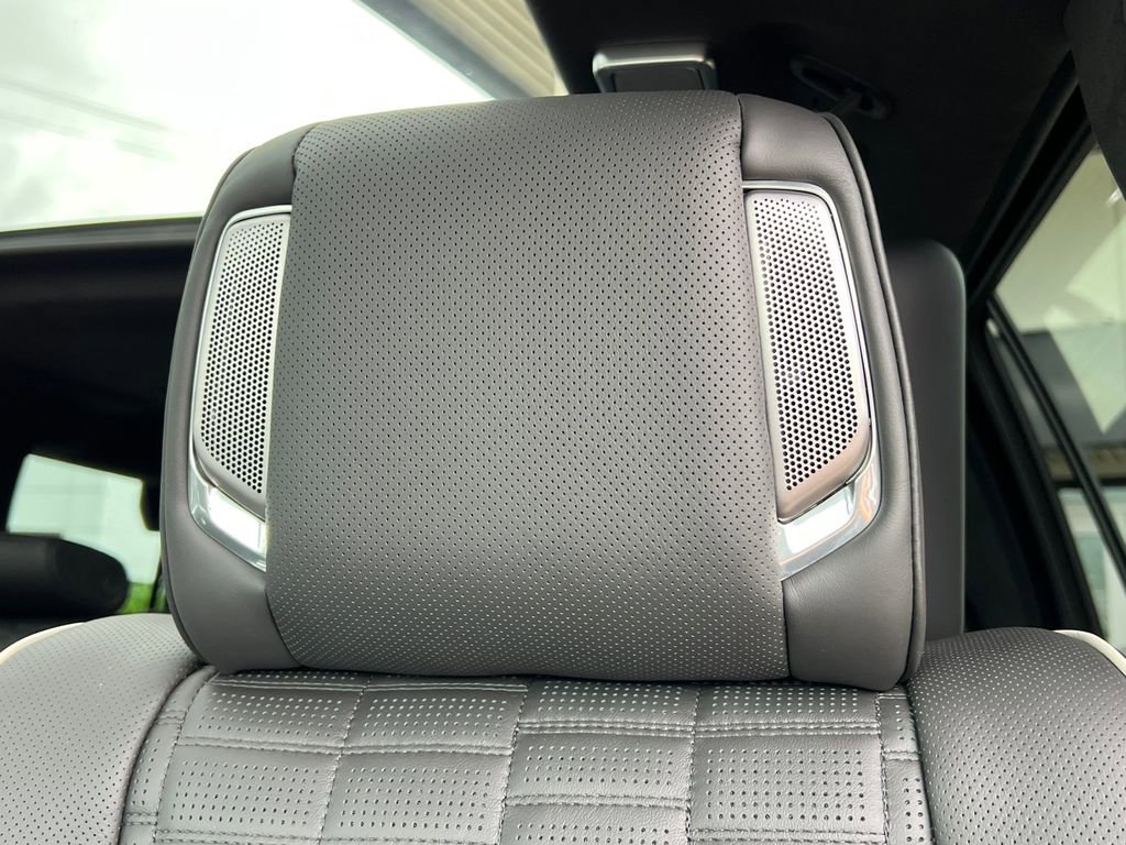 New 2026 Cadillac Escalade V w/ LPO, ONYX Package AWD/4WD image 19