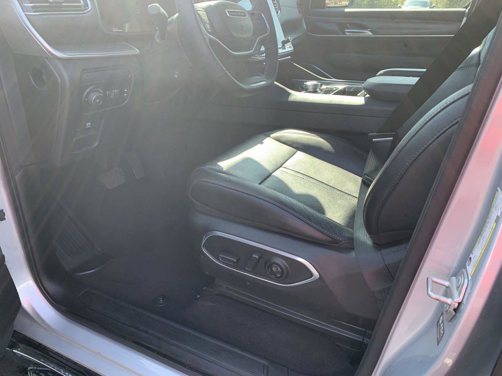 Used 2024 Jeep Wagoneer Series III image 17