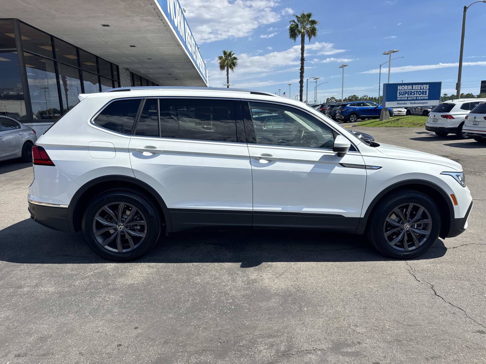Certified 2023 Volkswagen Tiguan SE FWD image 6